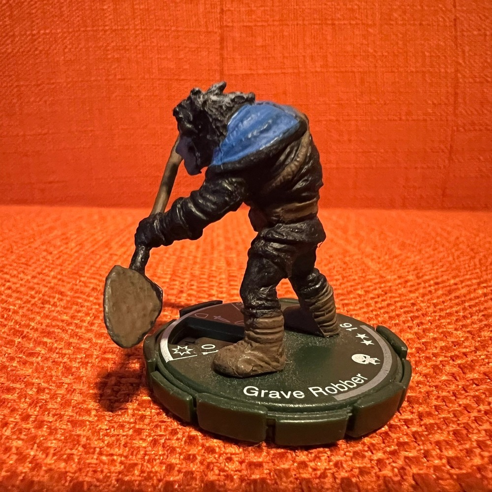Grave Robber Mini 2005 HeroClix WizKids Fantasy RPG Tabletop Collectible - Picture 2 of 3